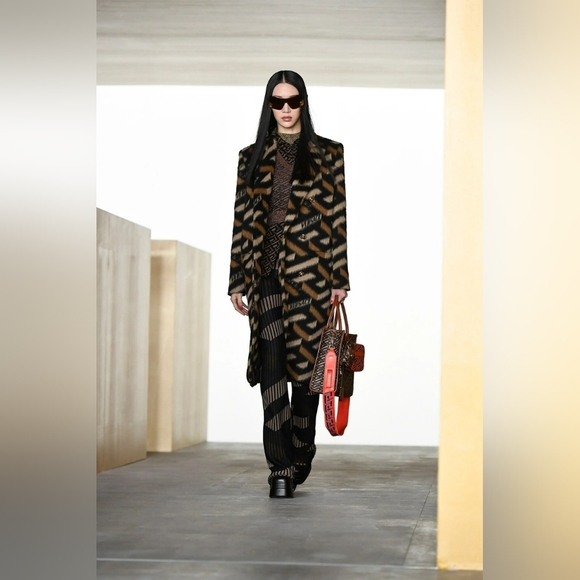 Versace - Intrico leather platform ankle boots - Picture 5 of 16